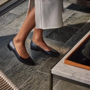 female flat shoes