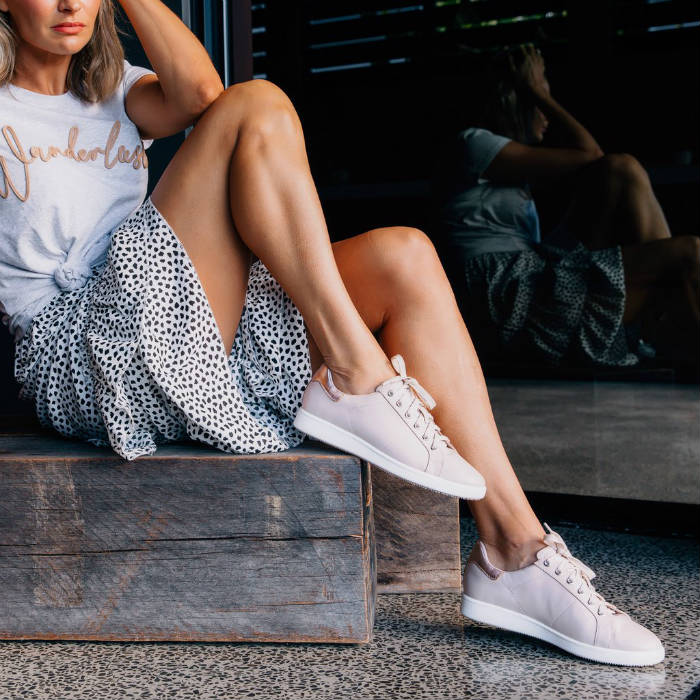 Pretty Girl Wearing Frankie4 shoes jackie bluesh