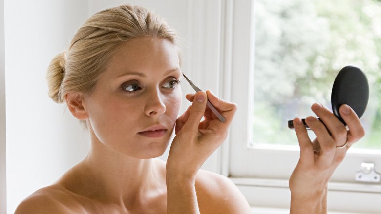 girl makeup eyebrows
