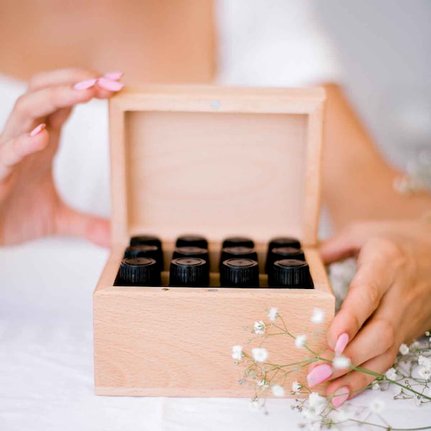 woodenbox-with-essential-oils