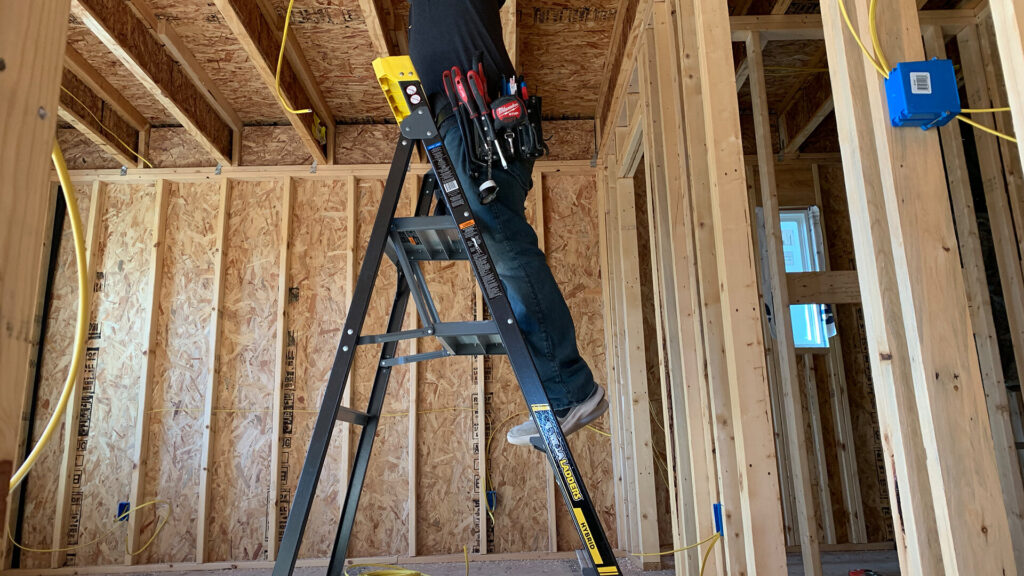 gorilla-fiberglass-ladder-side
