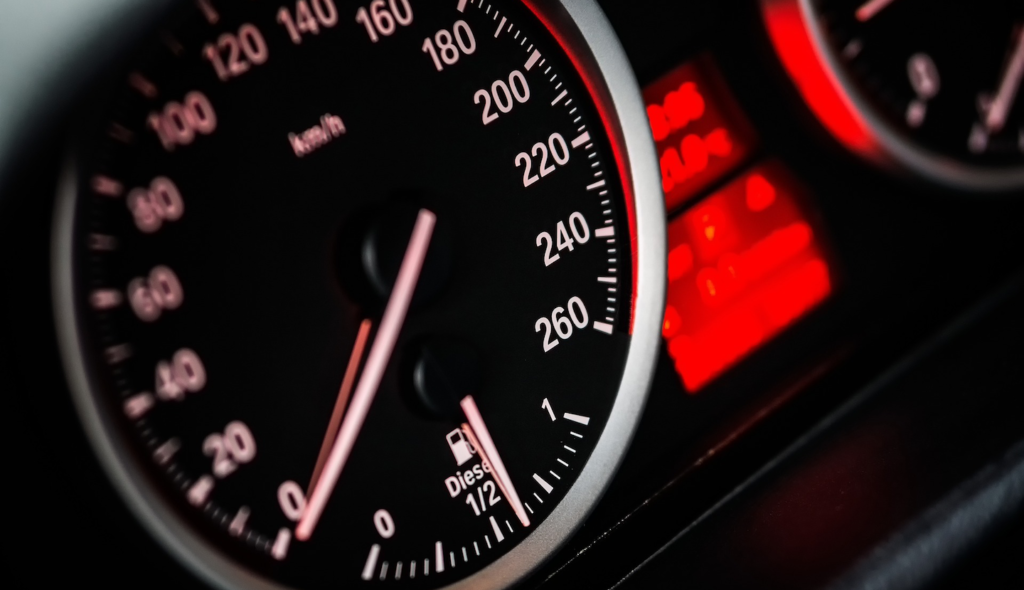 vehicle gauges and instruments - speedometar