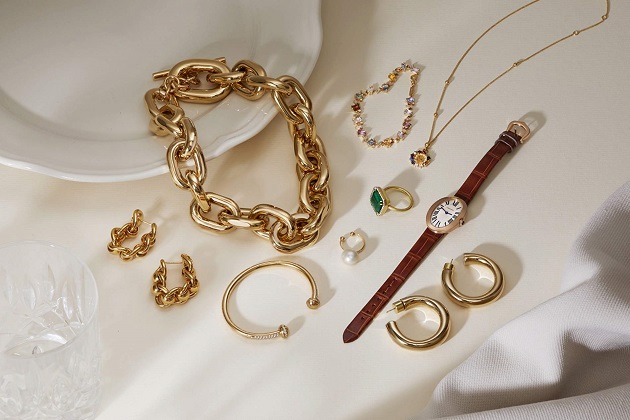 golden woman jewerly