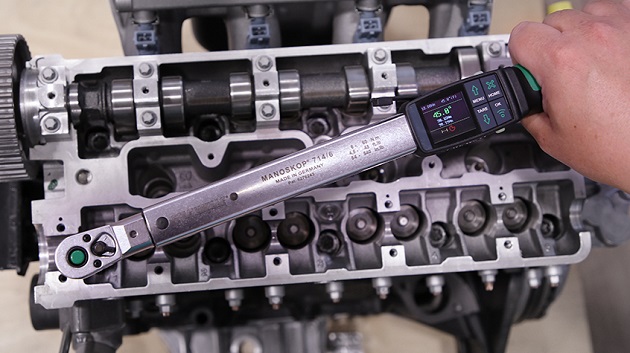 close-up of working with manoskop on a engine bolts