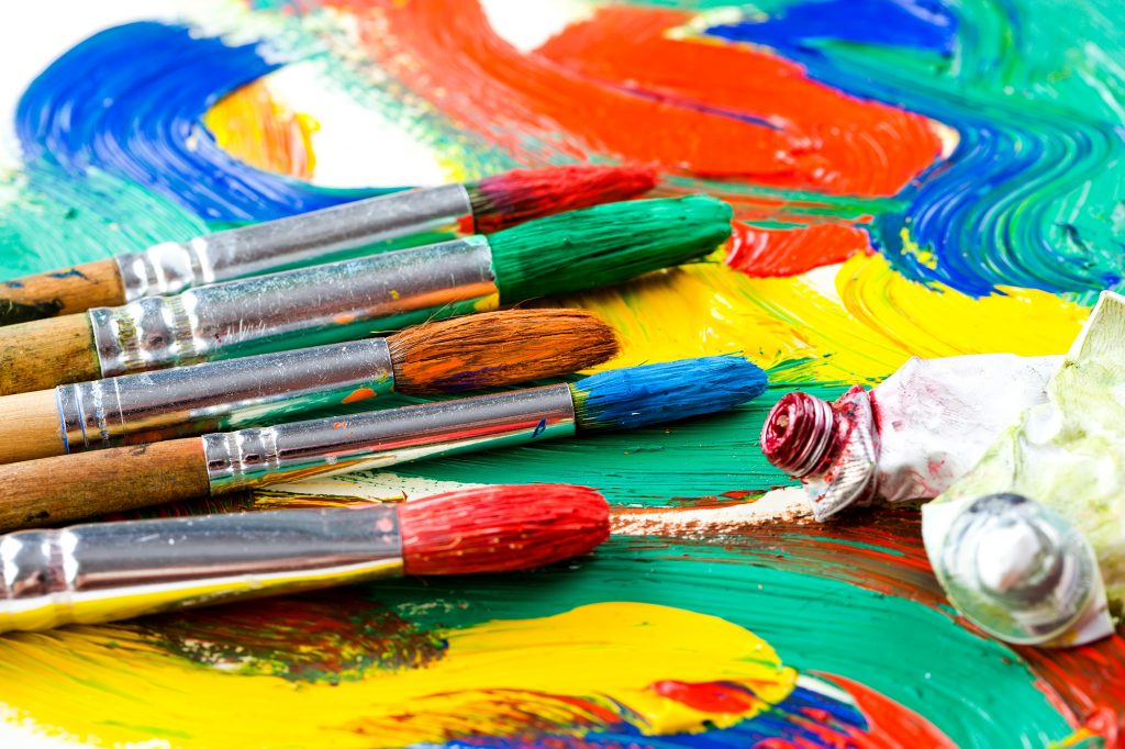 Watercolours are water-based colours that don’t need paint thinners. They’re available as transparent, opaque and 